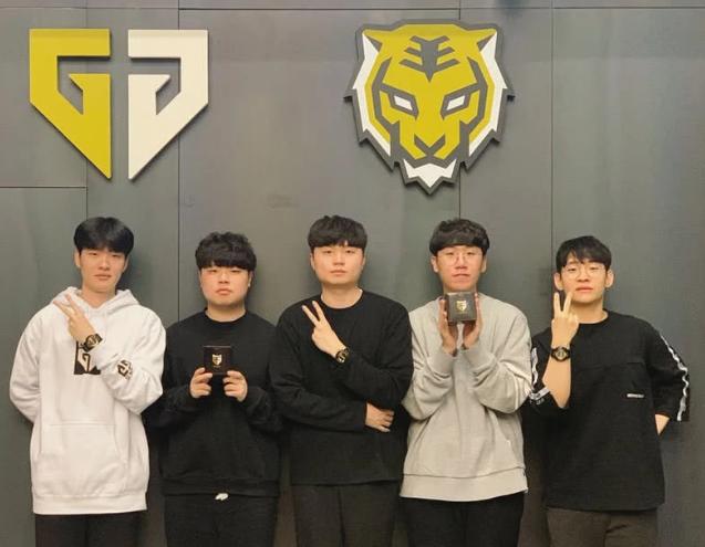 但通过引入 但通过引入