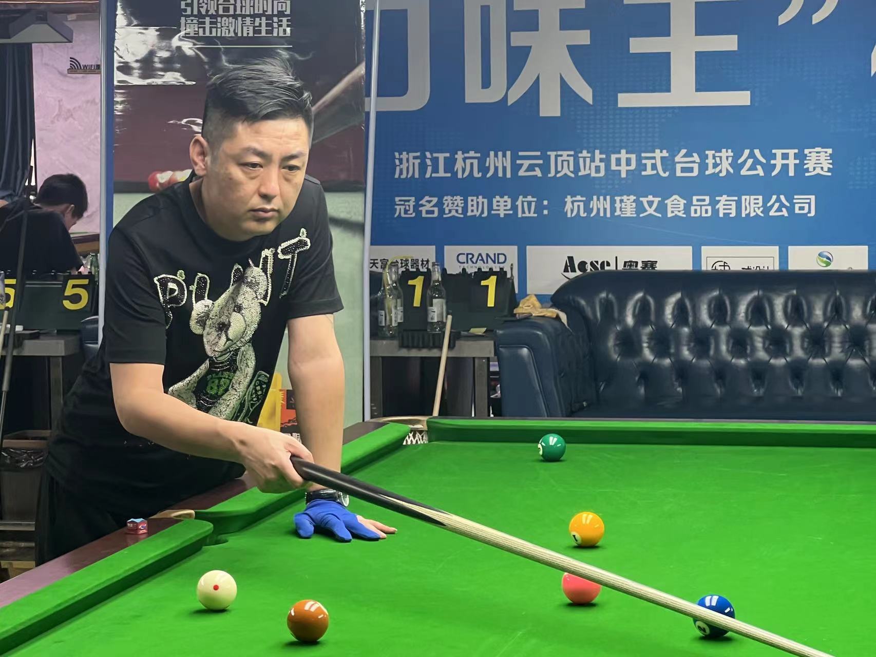 转会市场的 转会市场的